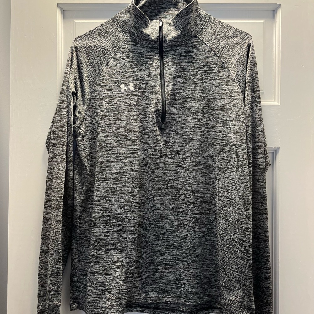 Women’s Under Armour loose fit quarter zip size medium